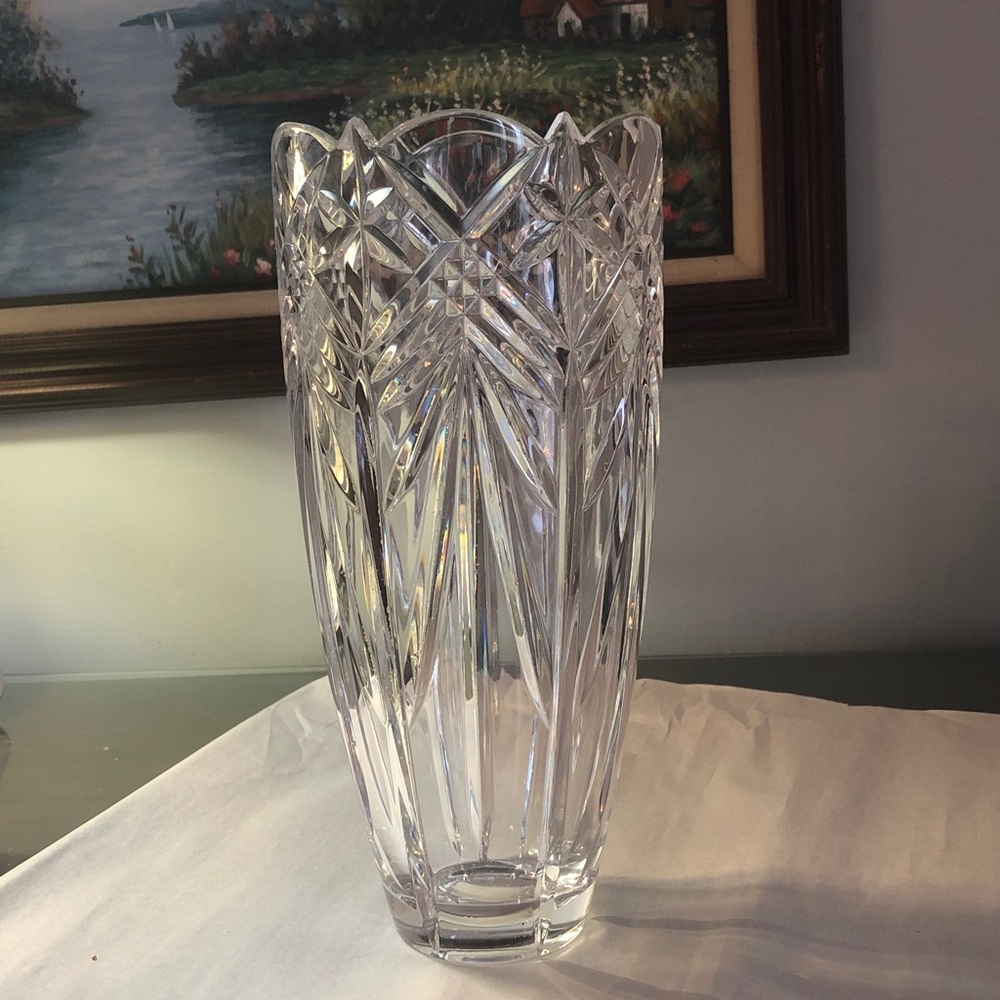 Mikasa  Crystal StarStruck 10”tall crystal vase by Christophe Stuart